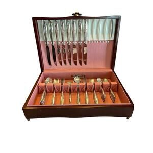 Oneida Community Silver Flower Vintage Silverplated Service for 8 with 47 pcs